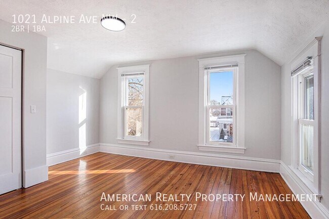 Building Photo - 1021 Alpine Ave NW