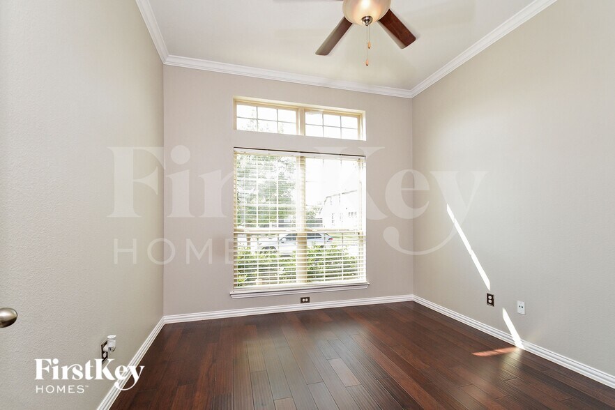 Building Photo - 1413 Heather Ln