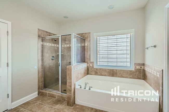 Building Photo - 3768 Lake Haven Way