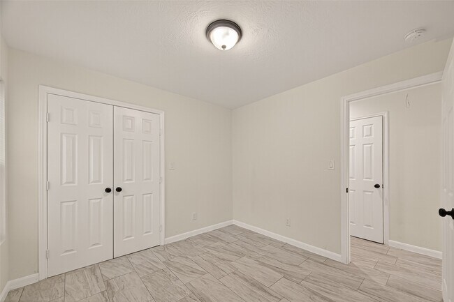 Building Photo - 4302 Hirsch Rd