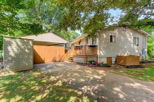 Building Photo - 2605 Dexter Ln