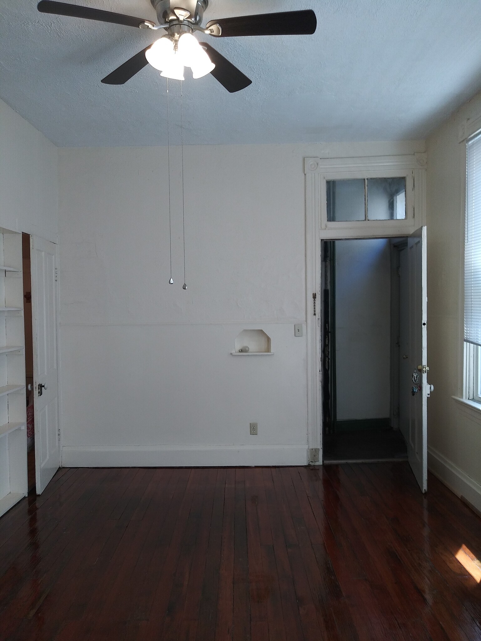 Building Photo - 2232 Ravine St