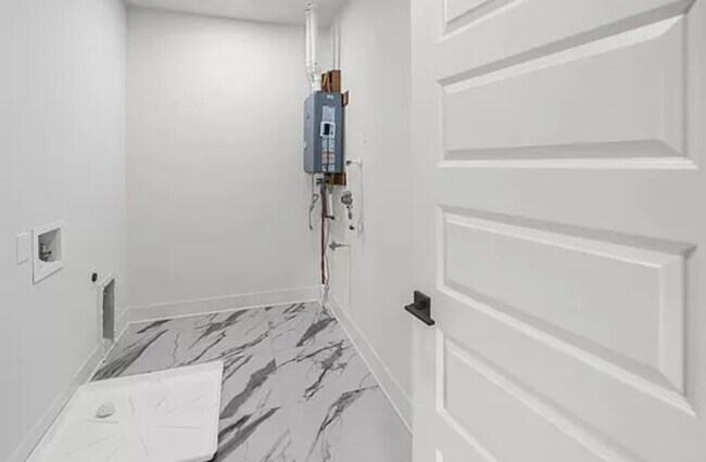 Building Photo - 2323 Carter Ave