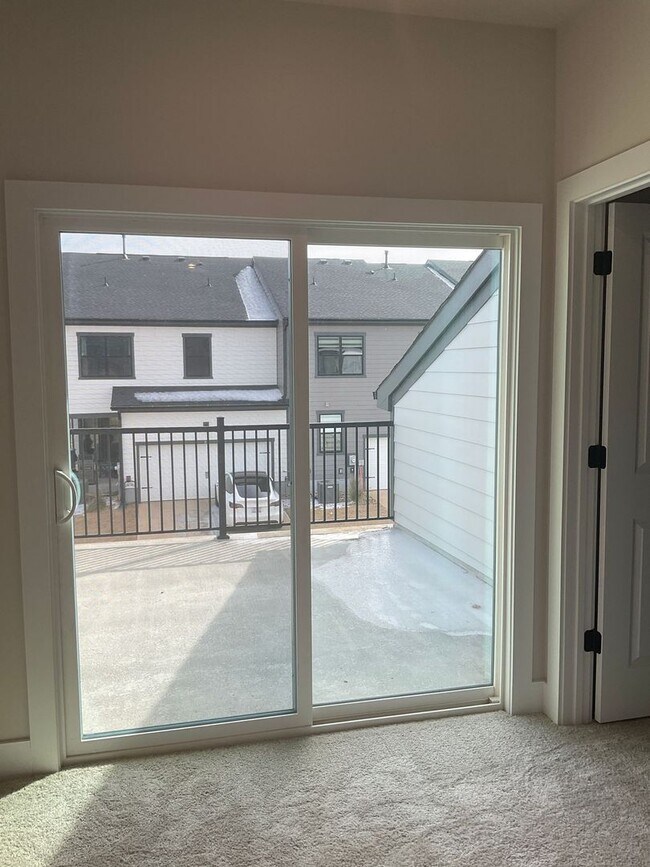 Building Photo - Welcome to this charming two-story townhome in the heart of Belmont, NC.