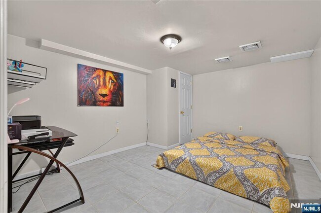Building Photo - 8 Coyles Ct