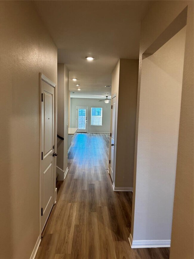 Building Photo - 905 Copper Frond Way