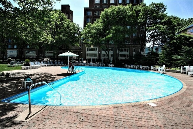 Building Photo - 65 E India Row