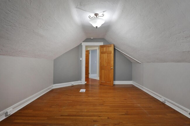Building Photo - 628 E Whittier St