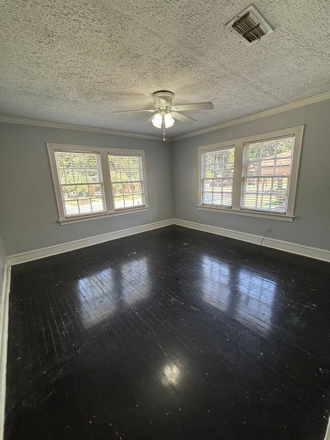 Building Photo - 127 E Olive St
