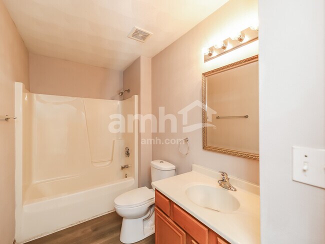 Building Photo - 3042 Bauer Dr