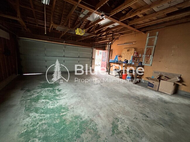 Building Photo - 1058 Mojave St