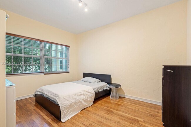 Building Photo - 46 Montilla Ave