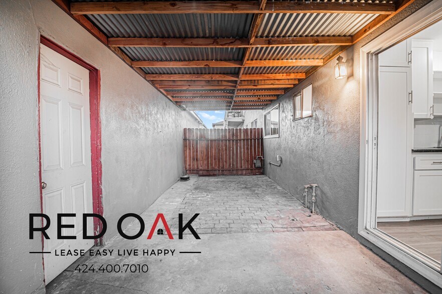 Building Photo - 690 S Riverside Ave