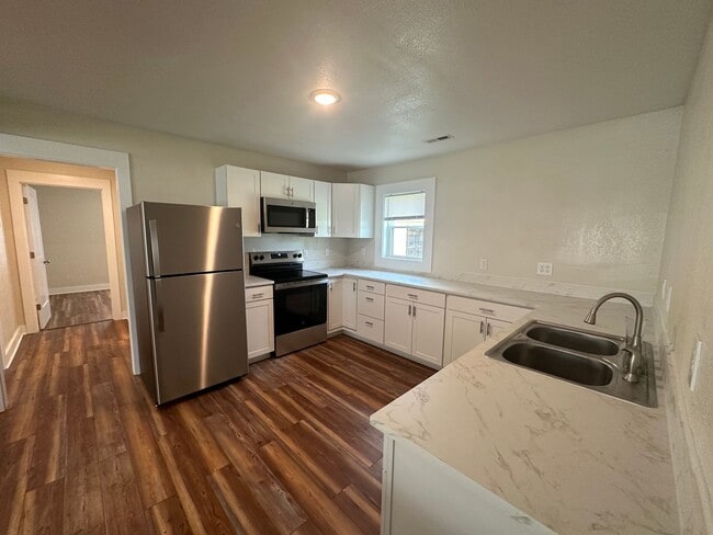 Building Photo - FULLY RENOVATED! 3 Bed/2 Bath in Wanchese
