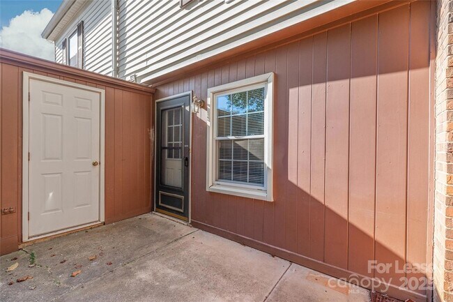 Building Photo - 4736 Old Lantern Way