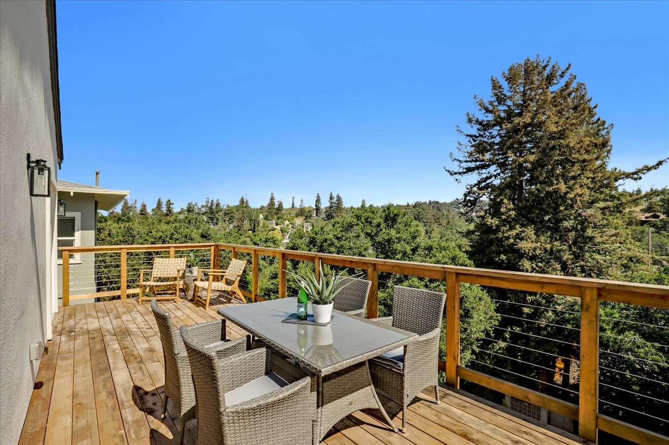 Building Photo - 914 Everett Ave