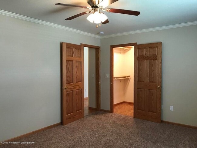 Building Photo - Newer, Spacious House for Rent in Dickinson