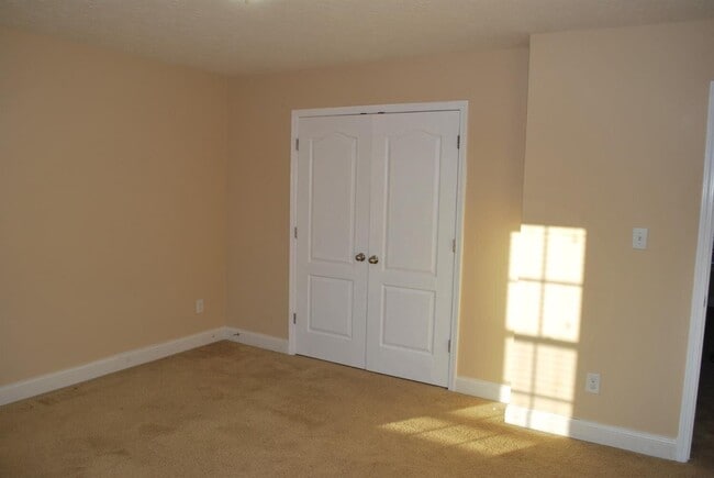 Building Photo - 840 Sugarbush Trail