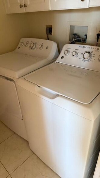 Building Photo - 14460 Strathmore Ln