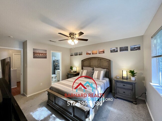Building Photo - Available Mid July: Well maintained Duplex with Garage and Yard- Close to TX State Bus Stop!