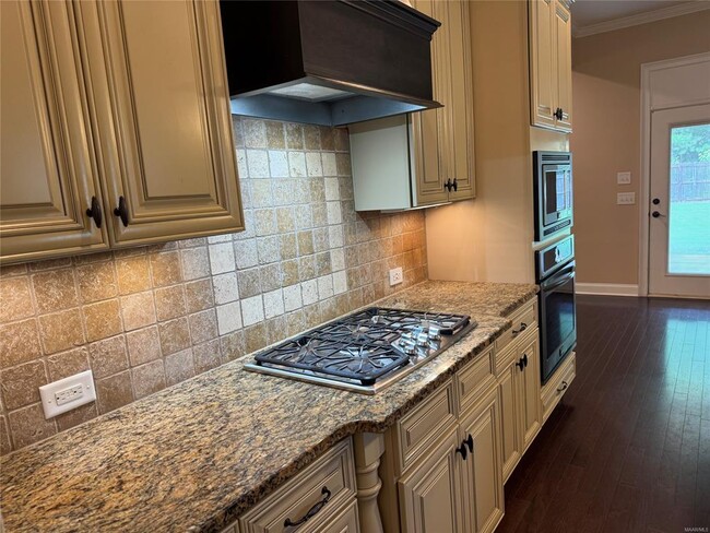 Building Photo - 436 Sydney Dr N