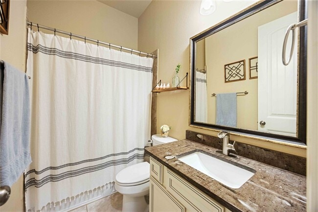 Building Photo - 931 Abelia Ave