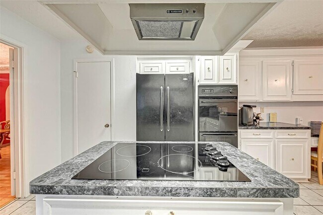 Building Photo - 3631 Glenpine Dr