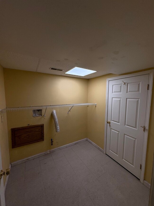 Building Photo - 15 Kingston Dr