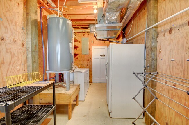 Building Photo - Seasonal Rental: Total Relaxation with Sou...