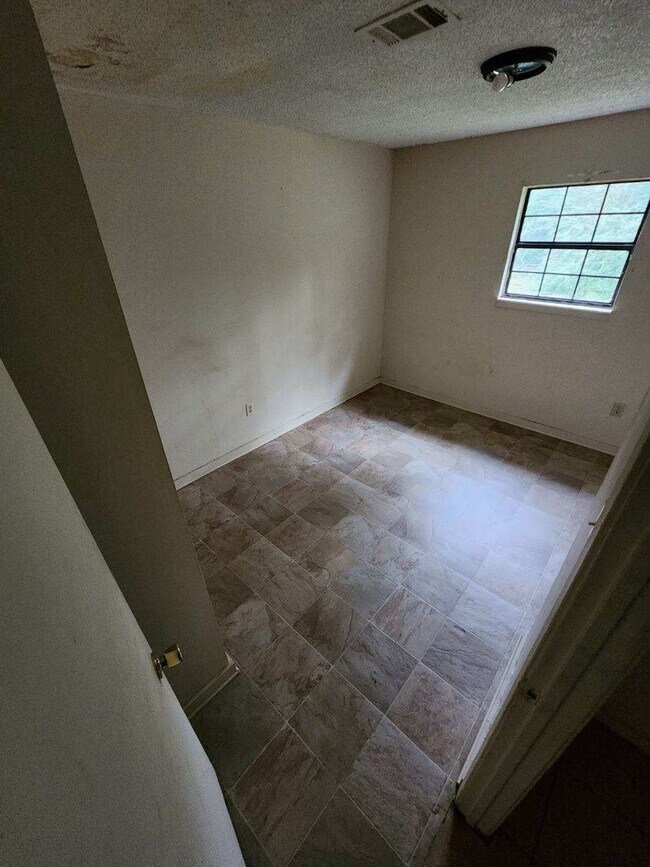 Building Photo - 331 CR 805