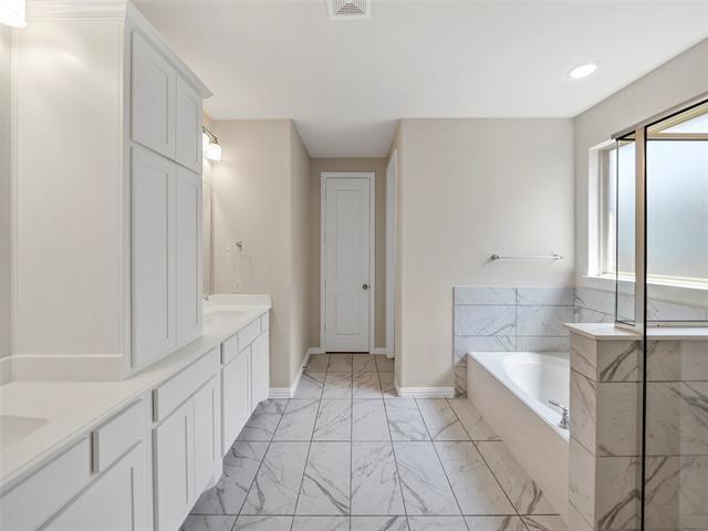 Building Photo - 1708 Carnation St