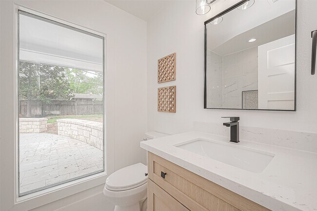 Building Photo - 6254 Locke Ln