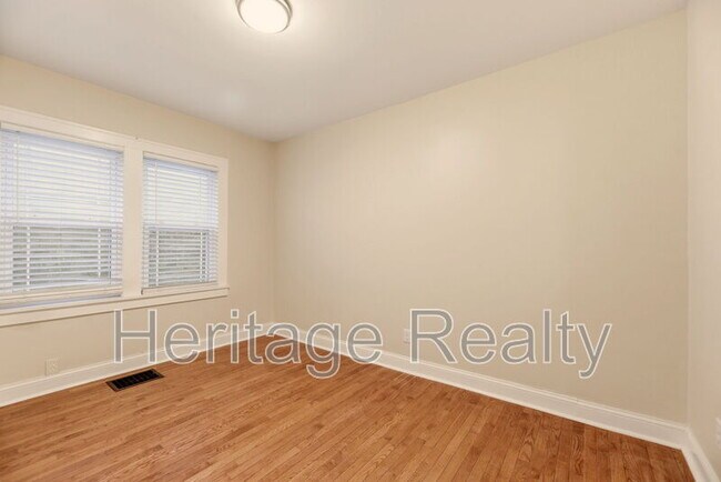 Building Photo - 3820 Sutherland Ave