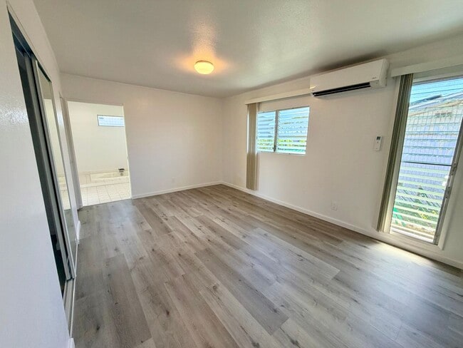 Building Photo - Newly Renovated 5BR/2BA Home – Move-In Ready in Pearl City