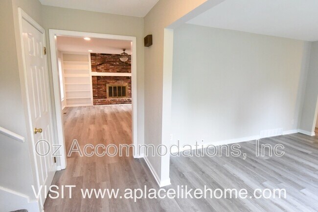 Building Photo - 12119 W 99th Terrace