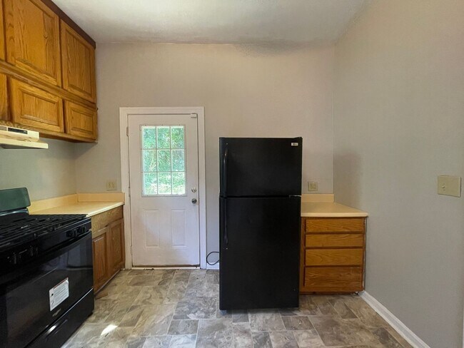 Building Photo - 984 Magnolia St