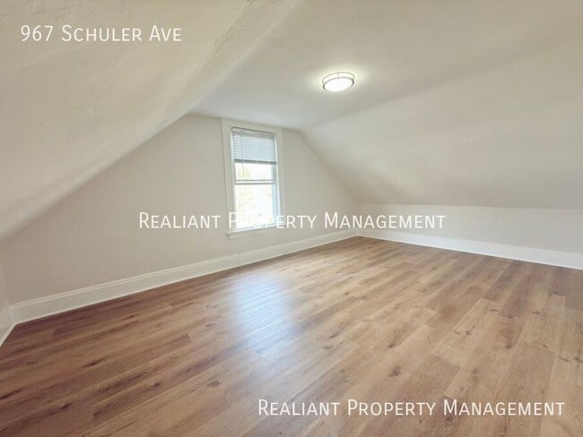 Building Photo - 967 Schuler Ave-