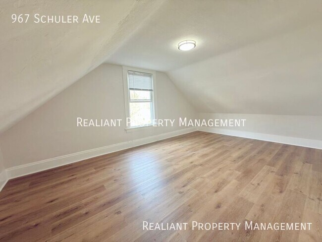 Building Photo - 967 Shuler Ave