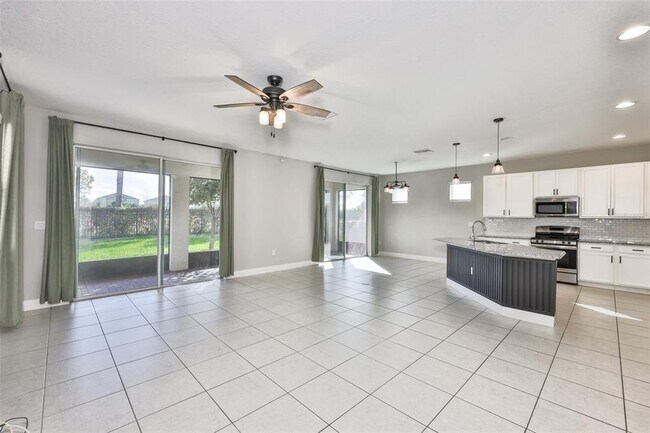 Building Photo - 6207 Voyagers Pl