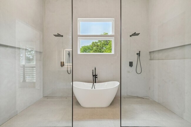 Building Photo - 111 Nob Hill Cir