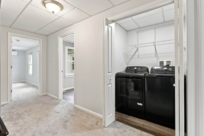 Building Photo - 550 Dauphin St