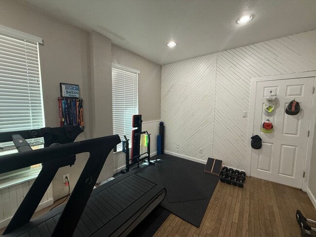 Building Photo - Modern 3-Bedroom Retreat in the Heart of C...