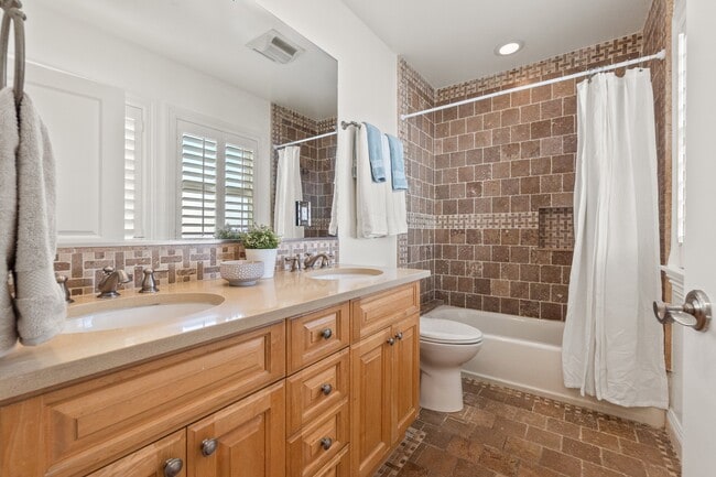 Building Photo - 1077 10th St