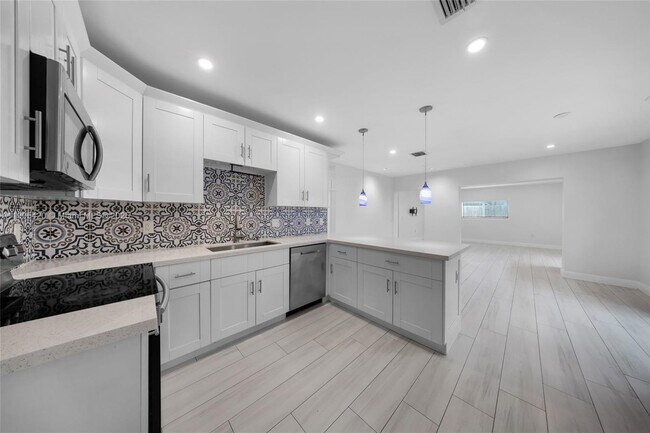 Building Photo - 2306 N 28th Ave