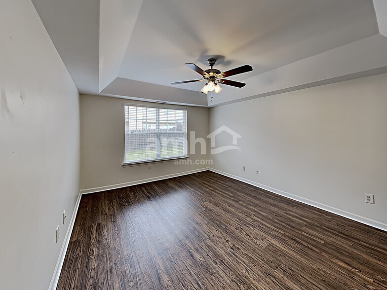 Building Photo - 1568 Pebble Ridge Dr