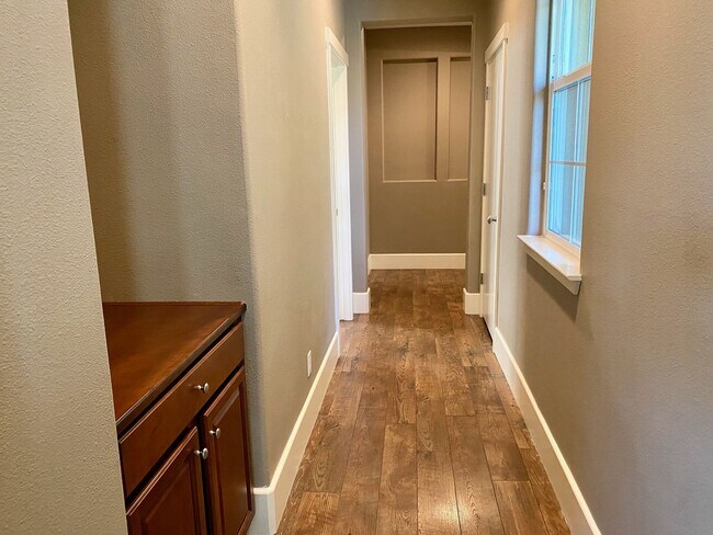 Building Photo - $3,200 Barclay Square, 4 Bd+Solar -Trenton...