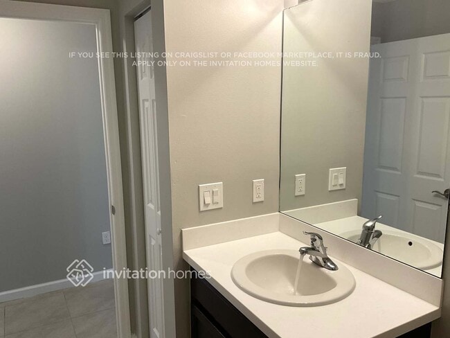 Building Photo - 886 SW Del Rio Blvd