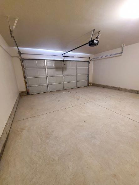 Building Photo - 8713 Thera Dr