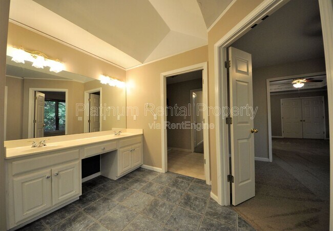 Building Photo - 7115 Red Fox Ln