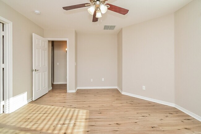 Building Photo - 122 E Camino Limon Verde